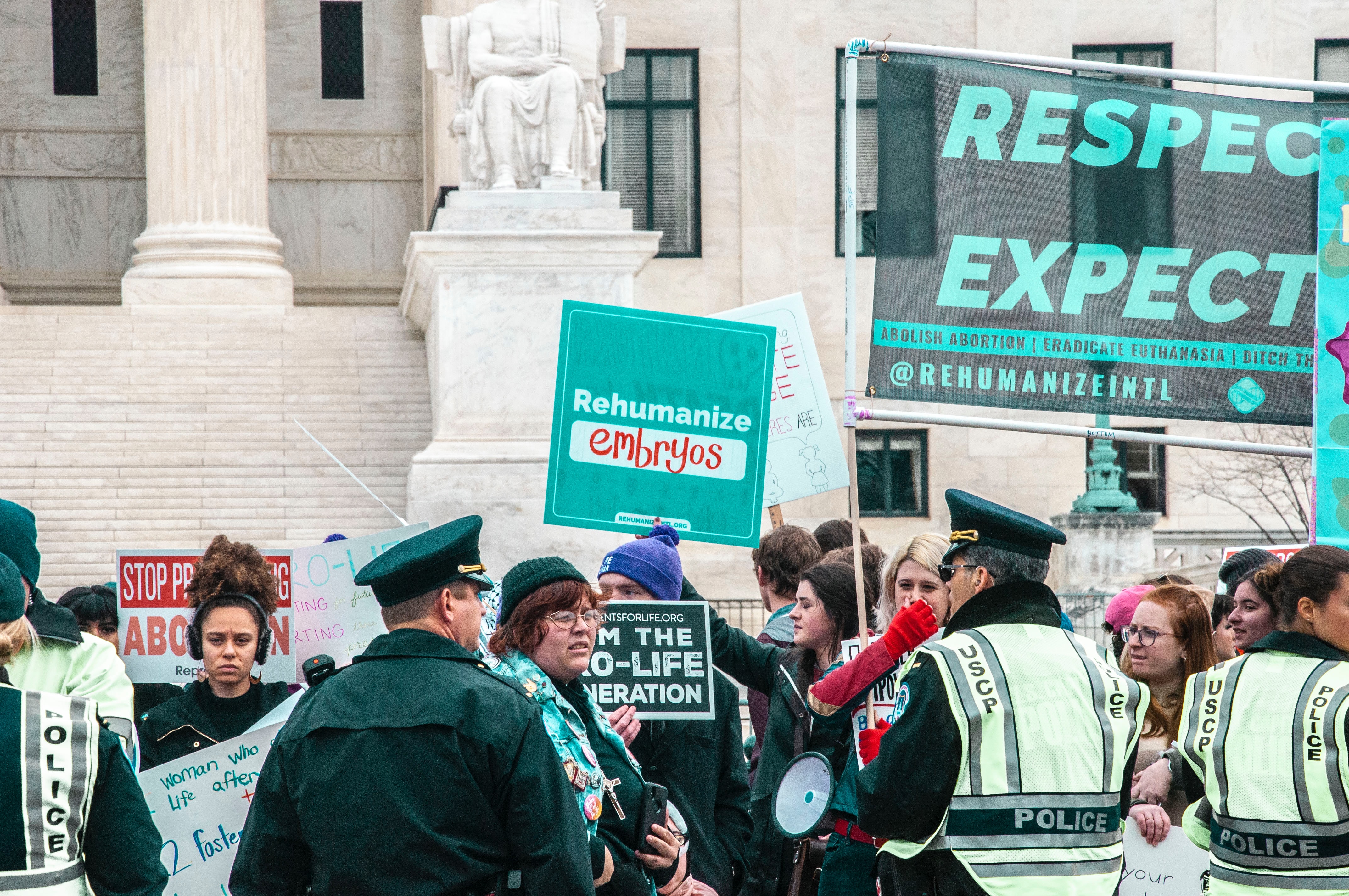 A persuasive essay about abortion favoring Pro Choice Essay on Abortion